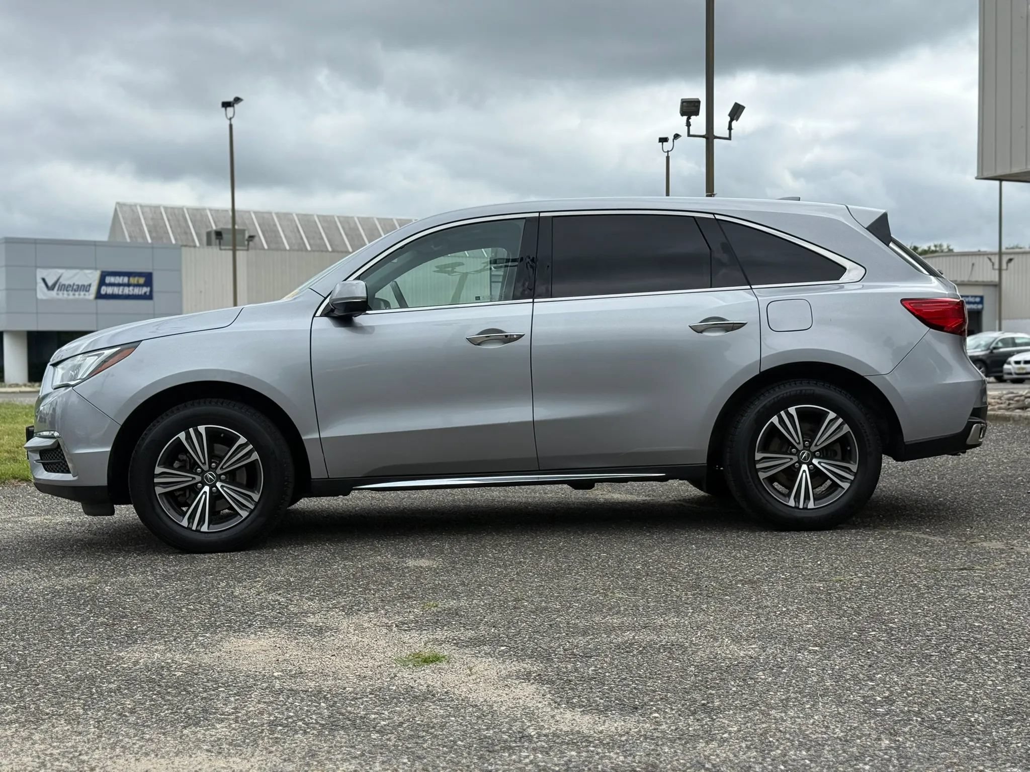 Used 2018 Acura MDX SH-AWD image 2