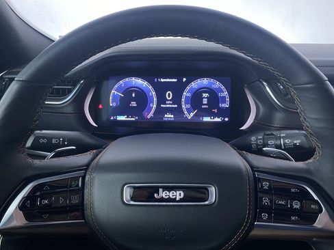 Used 2025 Jeep Grand Cherokee Summit w/ Obsidian Package image 3