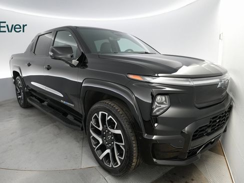 Used 2024 Chevrolet Silverado EV RST image 2