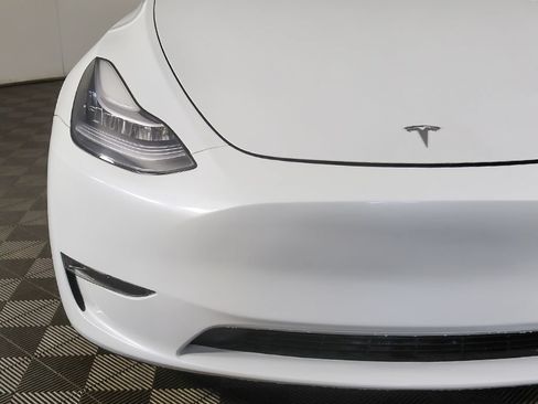 Used 2023 Tesla Model Y AWD image 14