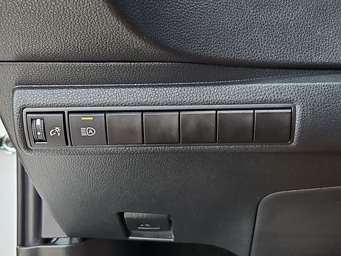 Used 2022 Toyota Corolla LE FWD image 22