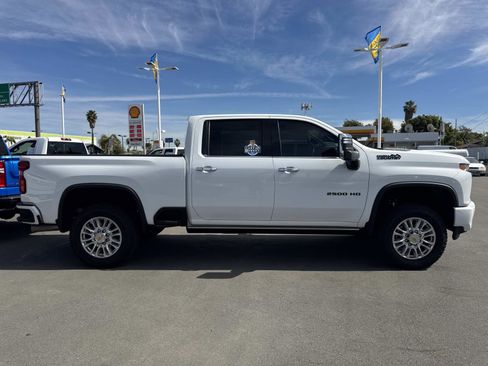 Used 2022 Chevrolet Silverado 2500 High Country w/ Technology Package image 4
