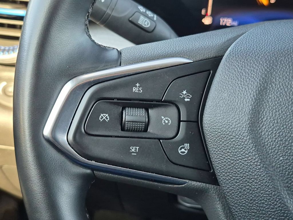 Used 2025 Chevrolet Trax LT w/ LT Convenience Package FWD image 21