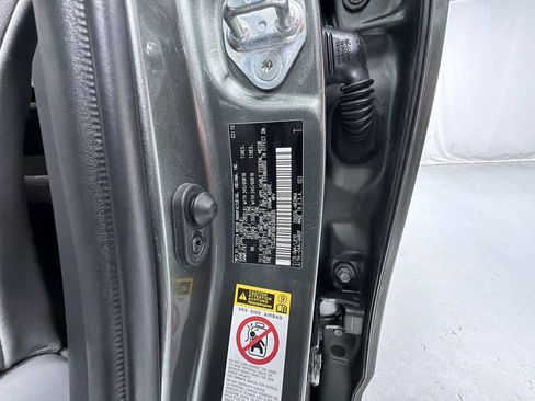 Used 2019 Toyota Highlander XLE AWD/4WD image 15