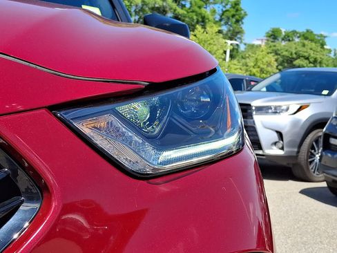 Certified 2024 Toyota Highlander XSE AWD/4WD image 12