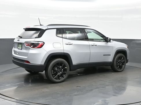 New 2026 Jeep Compass Latitude AWD/4WD image 8