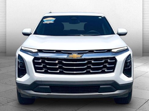 Used 2026 Chevrolet Equinox LT FWD image 2