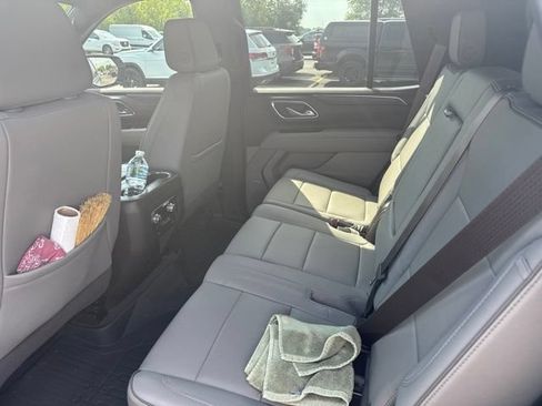 Used 2023 GMC Yukon SLT w/ SLT Luxury Package AWD/4WD image 9