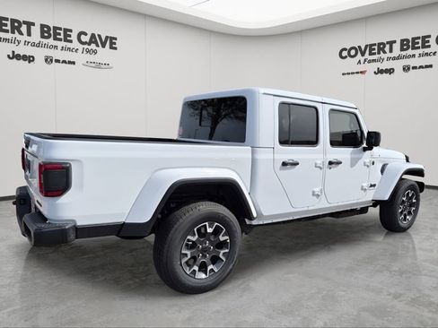 New 2026 Jeep Gladiator Sahara image 9