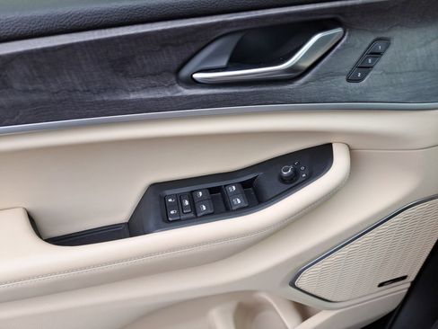 Used 2022 Jeep Grand Cherokee L Limited image 36