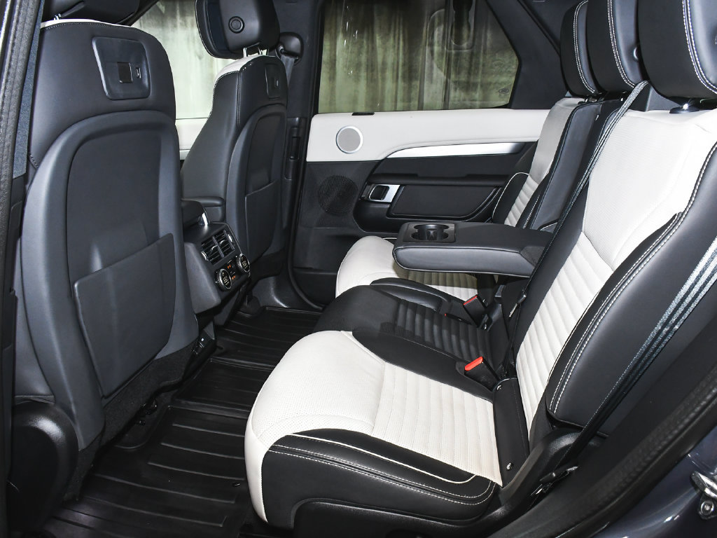 Used 2024 Land Rover Discovery Dynamic SE AWD/4WD image 50