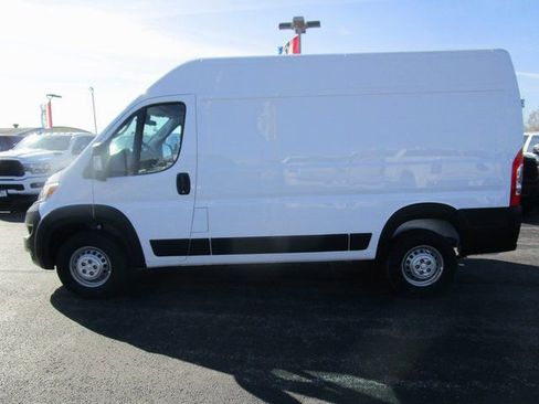 Used 2024 RAM ProMaster 2500 w/ Power Group FWD image 3