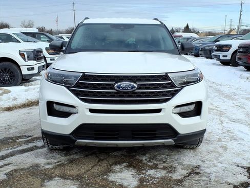 Used 2022 Ford Explorer XLT w/ Equipment Group 202A image 8