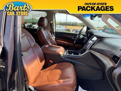 Used 2017 Cadillac Escalade ESV Luxury image 16