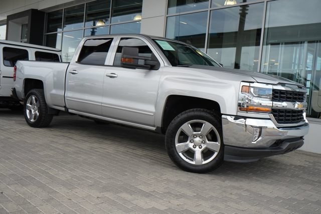 Used 2018 Chevrolet Silverado 1500 LT w/ Max Trailering Package AWD/4WD image 1