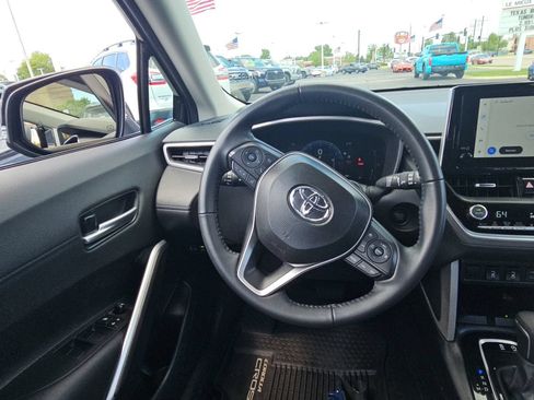 Used 2025 Toyota Corolla Cross XLE AWD/4WD image 10