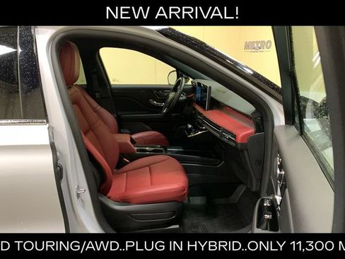 Used 2025 Lincoln Corsair Grand Touring w/ Towing Package AWD/4WD image 13