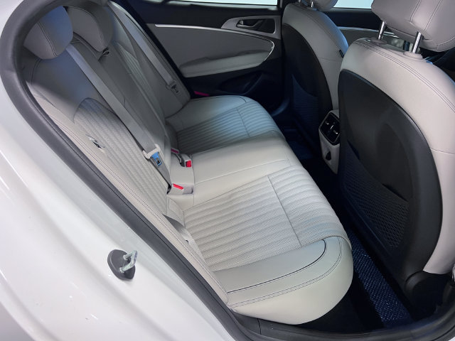 Used 2022 Genesis G70 2.0T w/ Prestige Package RWD image 12