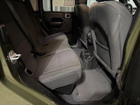 Used 2023 Jeep Gladiator Sport image 12