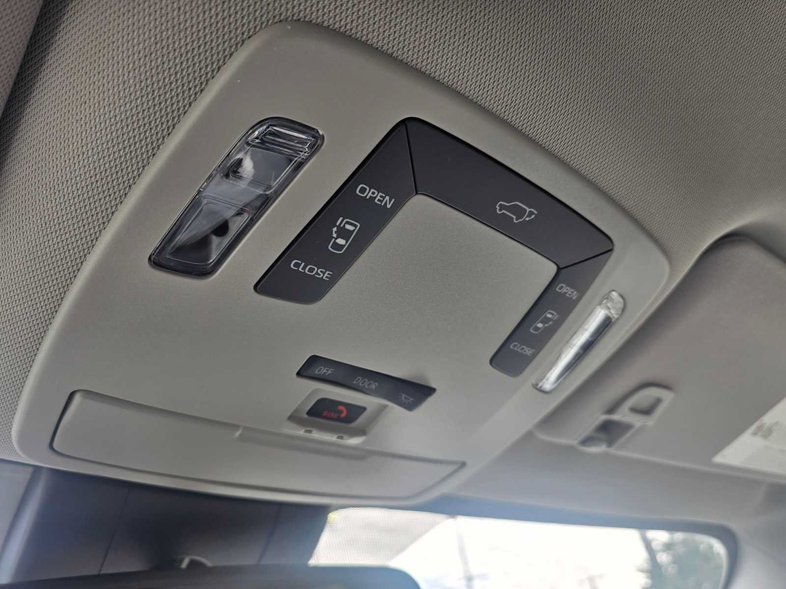 Used 2026 Toyota Sienna LE FWD image 9