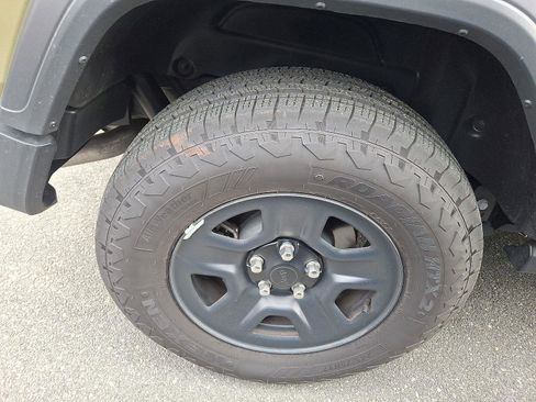 Used 2025 Jeep Wrangler Sport image 12