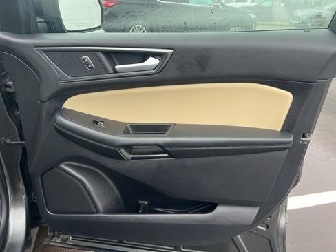 Used 2020 Ford Edge SE image 10