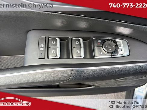 Used 2025 Kia Sorento S AWD/4WD image 15