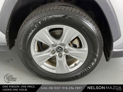 Used 2020 Toyota RAV4 XLE FWD image 10