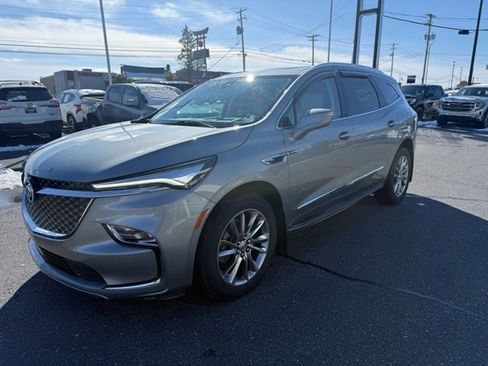 Used 2024 Buick Enclave Avenir w/ Avenir Technology Package image 7