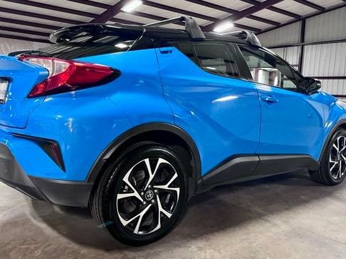 Used 2019 Toyota C-HR XLE FWD image 2