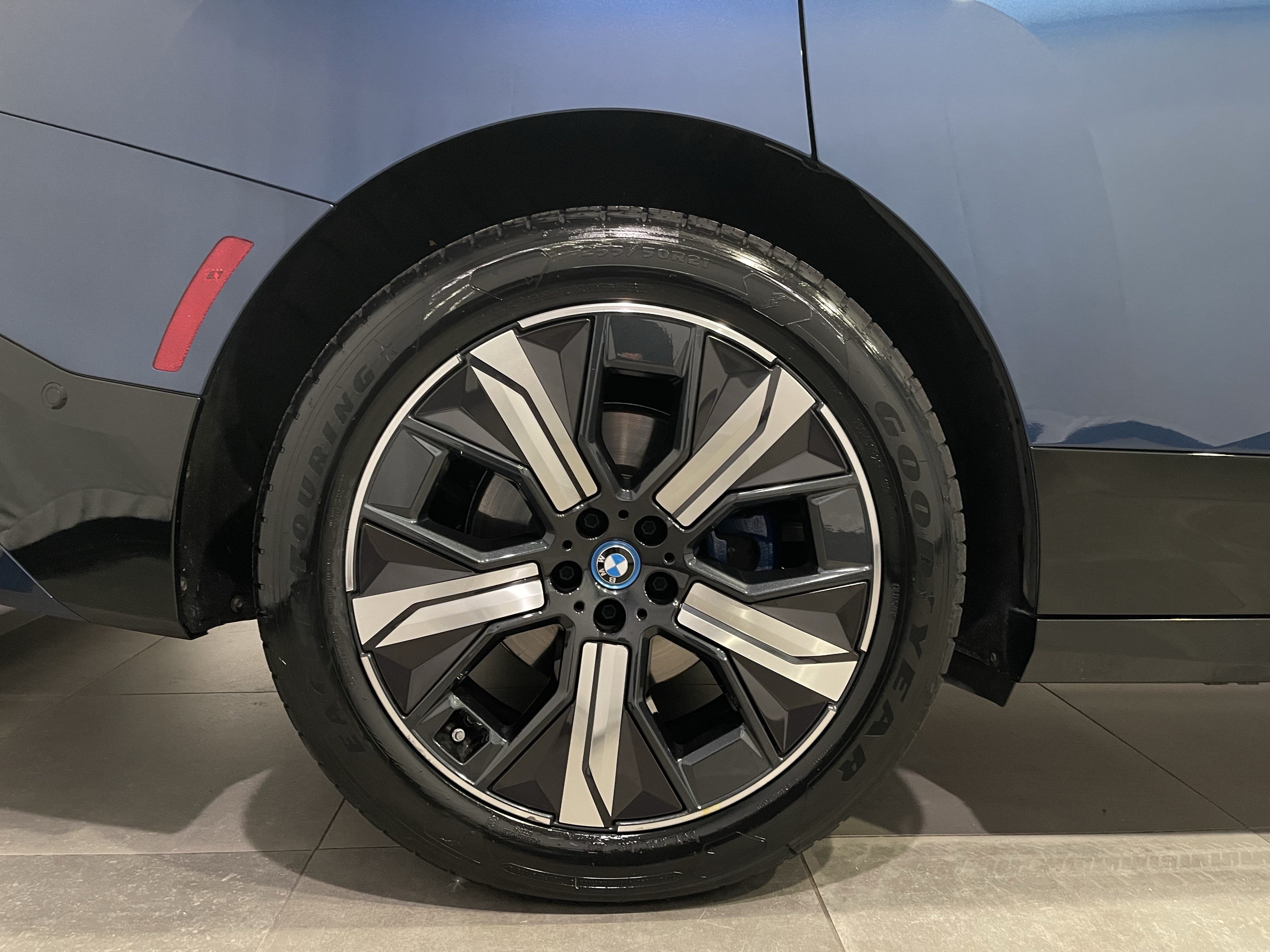 Certified 2024 BMW iX xDrive50 w/ Sport Package AWD/4WD image 9