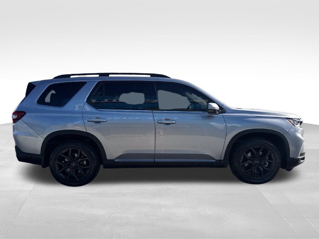 Used 2025 Honda Pilot Touring image 7
