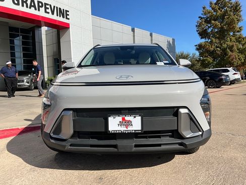 Used 2025 Hyundai Kona SEL image 4