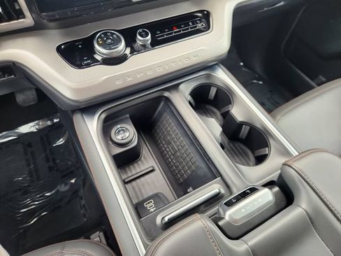 Used 2025 Ford Expedition Active AWD/4WD image 22