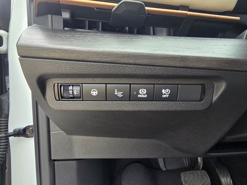 Used 2025 Nissan Ariya FWD image 19