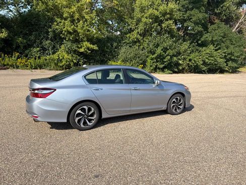 Used 2017 Honda Accord EX-L image 19