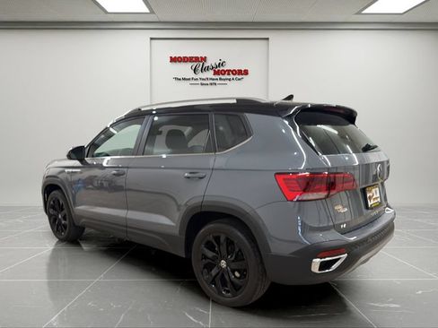 Used 2023 Volkswagen Taos SE FWD image 3