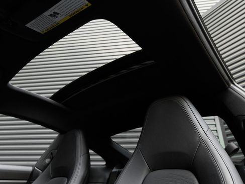 Certified 2022 Porsche 911 Carrera w/ Premium Package RWD image 15