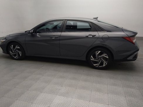 Used 2024 Hyundai Elantra SEL w/ Convenience Package FWD image 3