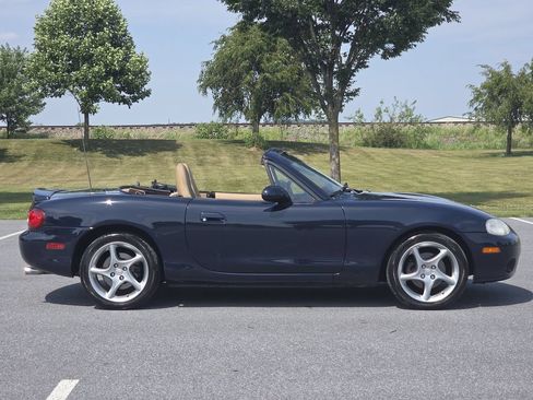 Used 2001 MAZDA MX-5 Miata RWD image 8