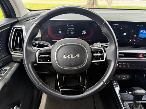 Used 2024 Kia Sorento S AWD/4WD image 9