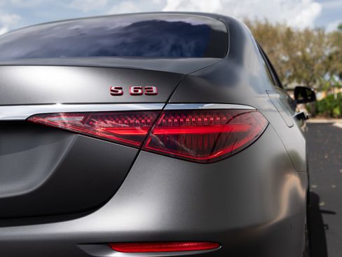 Used 2025 Mercedes-Benz S 63 AMG S image 18