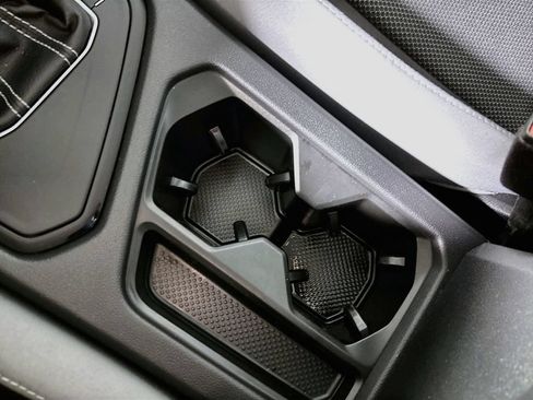 Certified 2022 Volkswagen Taos S FWD image 16
