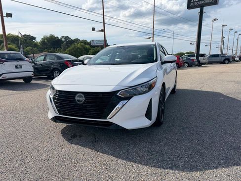 Used 2024 Nissan Sentra SV FWD image 9