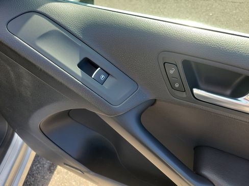 Used 2017 Volkswagen Tiguan SEL image 11