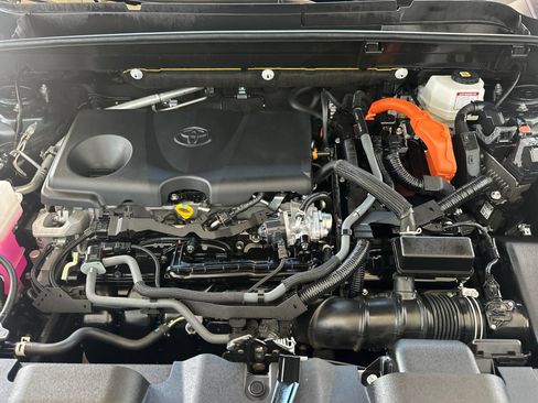 Certified 2024 Toyota Venza LE AWD/4WD image 36