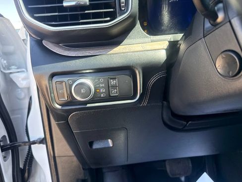 Used 2020 Ford Explorer Platinum w/ Premium Technology Package AWD/4WD image 20