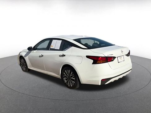 Used 2025 Nissan Altima 2.5 SV FWD image 10