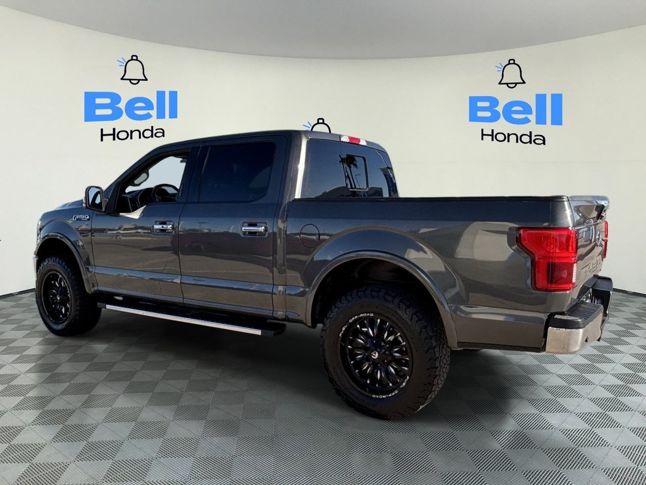 Used 2019 Ford F150 Lariat w/ Equipment Group 502A Luxury AWD/4WD image 3