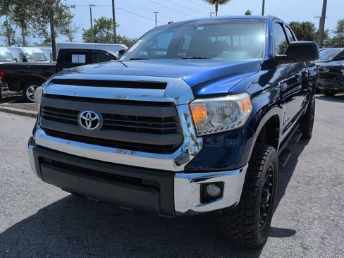 Used 2015 Toyota Tundra SR5 w/ SR5 Upgrade Package AWD/4WD image 9